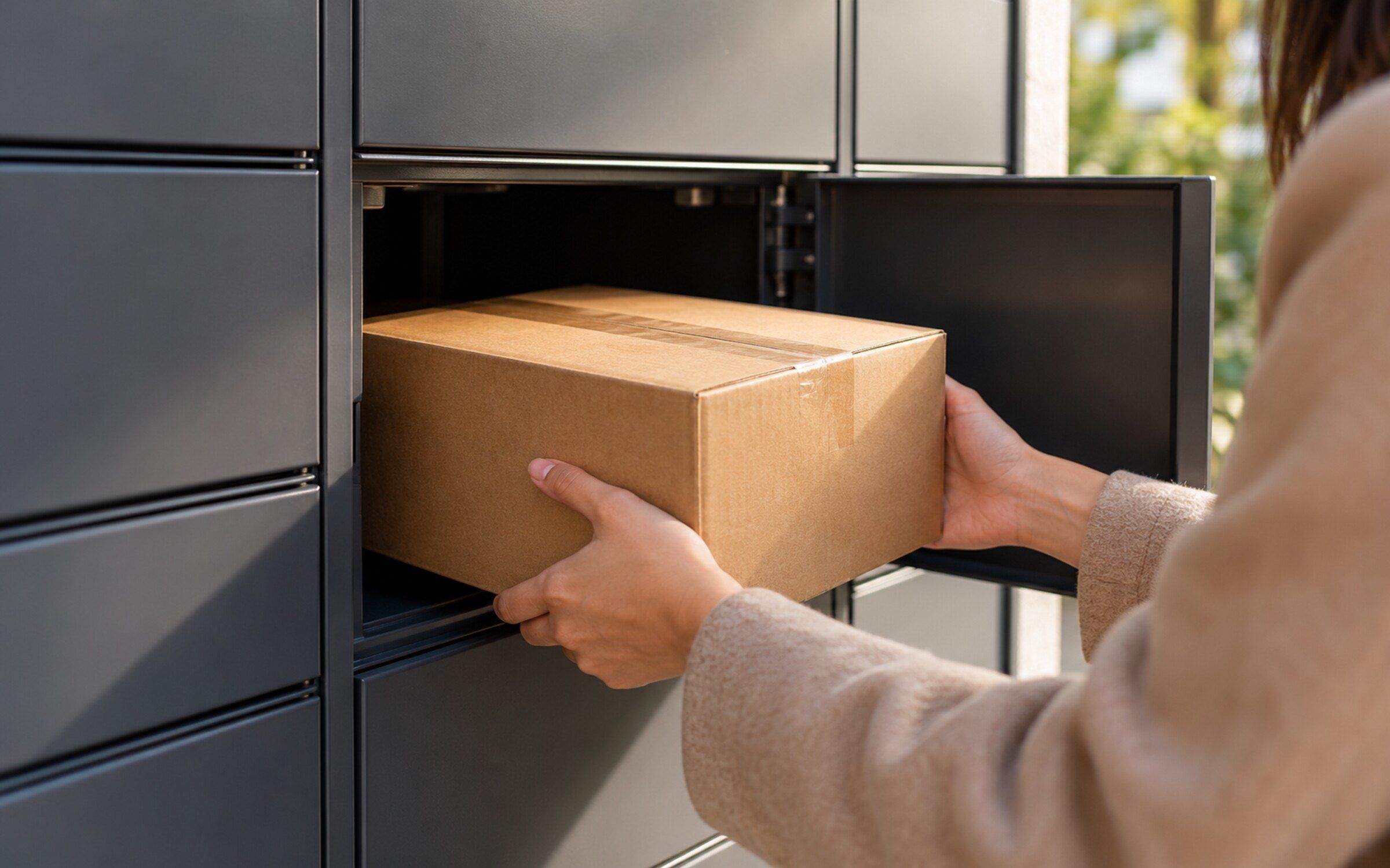 Smart Parcel Locker detail
